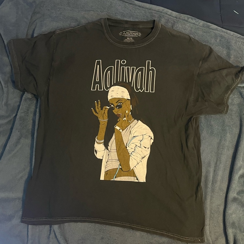 Mens L Aaliyah Graphic Print T-Shirt